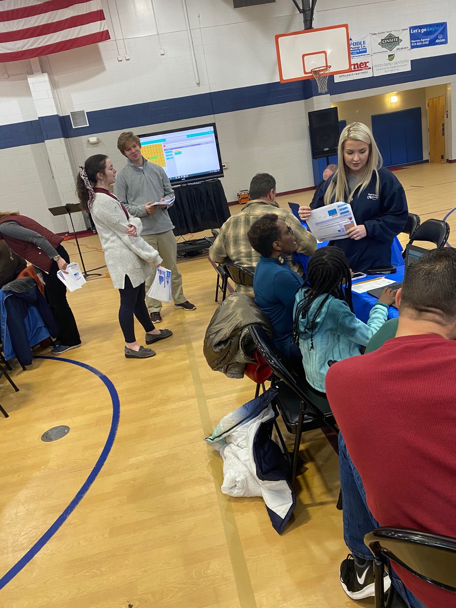 lisahervey's tweet photo. Coding is HAPPENING #FamilyCodeNightEWA #web4meEWA #thisisK4EWA #DLDay @EastWakeAcademy https://t.co/k0FyoG3tS0
