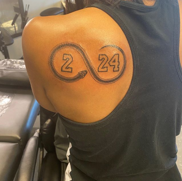 BleacherReport's tweet photo. Kobe's sister, Sharia, got a tattoo in honor of Mamba and Mambacita 💜💛

(via vanessabryant/Instagram) https://t.co/Xeq0CKt7wa