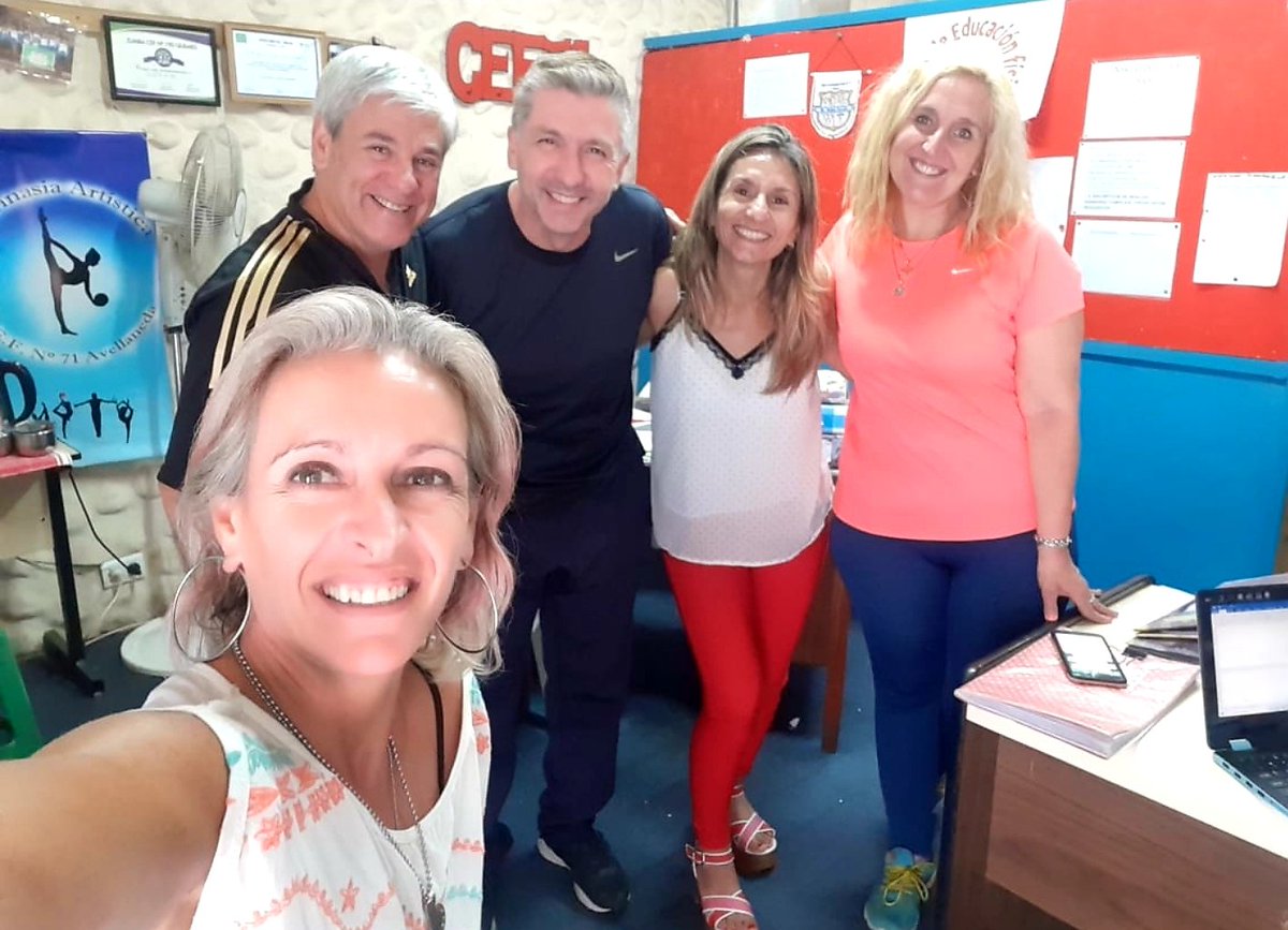 Leot14's tweet photo. La Dirección de Educación Física trabajando junto a los equipos directivos y docentes de los Centros de Educación Física ❤#OrgulloProvincial 
#JornadasInstitucionales  #DGCyE
#Matanza #LomasDeZamora #Avellaneda #Ituzaingó
@Kicillofok #AgustinaVila @ClaudiaBracchi1 @BAProvincia https://t.co/W2Torch3U2