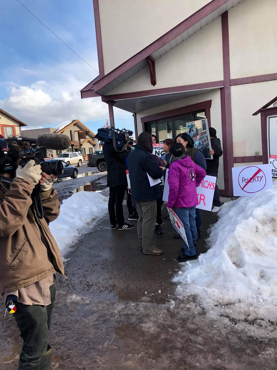 Margare7a's tweet photo. As the Office of the Wet'suwet'en meets with government officials, about twenty members of the community (Wet'suwet'en and non-Indigenous) are rallying at the office in support of poverty reduction and economic development. #bcpoli #cdnpoli https://t.co/Dp2JJV2dBo