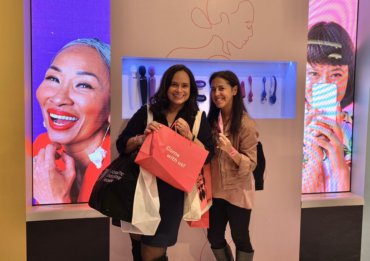 ljensen_beauty's tweet image. @satisfyerpro2 had the busiest booth of the night! I had said #sexualwellness was a thing and the line for this booth proved me right. Everyone won a buzz worthy gift. 🤩  @CEWinsider #cewdemo @npdbeauty