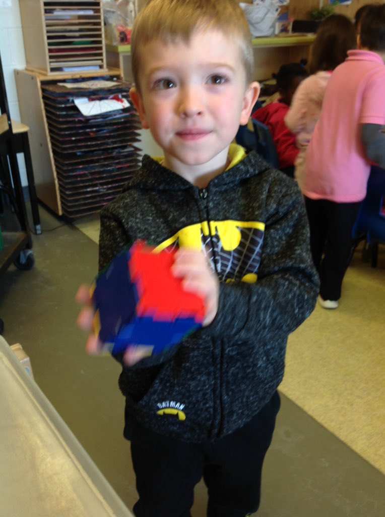 Rm102LC's tweet photo. Three dimensional shapes-they're everywhere!  "The bead is a sphere!" https://t.co/3yntg8H99E