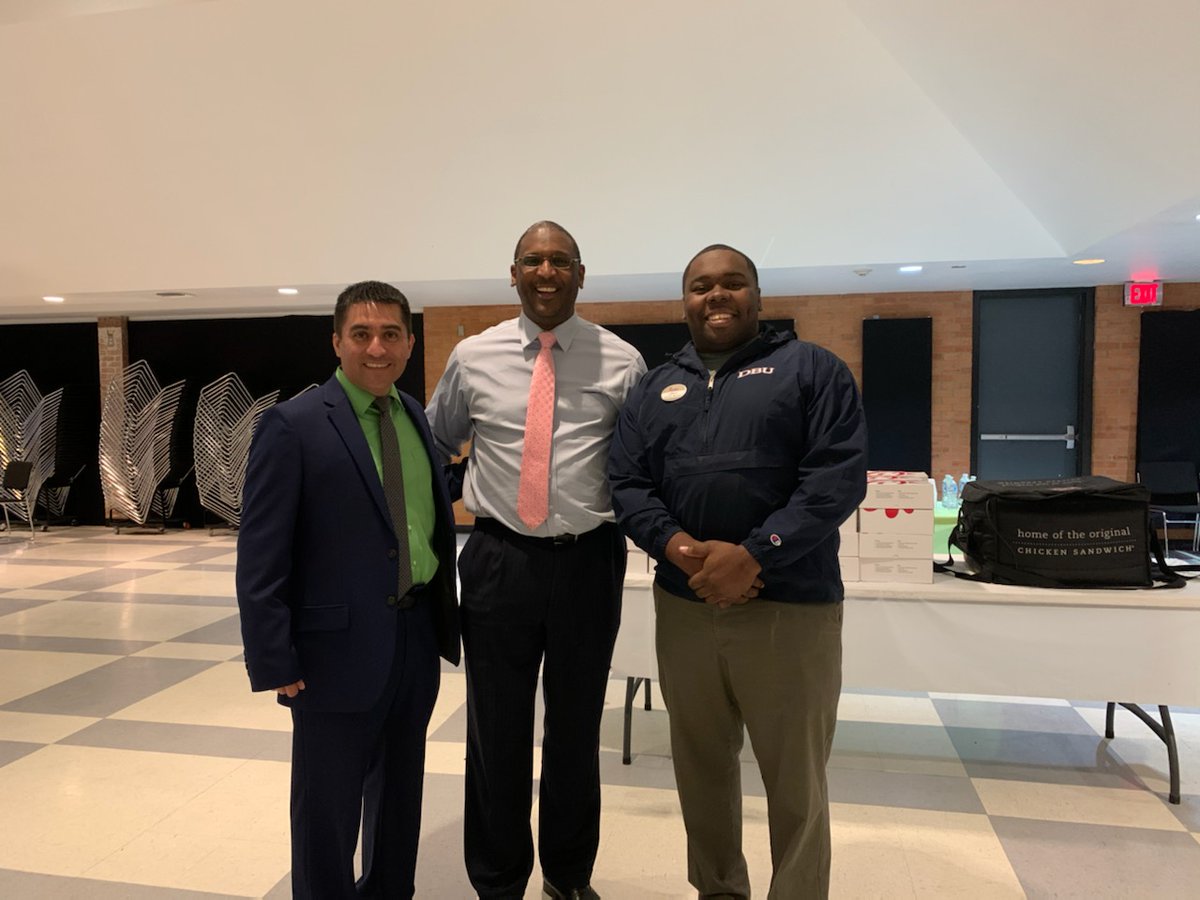 ChiefMRamirez's tweet photo. Thank you Mercy Street and Carlton Oby @oby1kanobe for hosting the Southwest Network principals today at Mercy Street. Mr. Oby continues to be a strong supporter of @dallasschools and a positive influencer in the West Dallas community. #SWNetworkNews @LEAD_DallasISD https://t.co/JkJ71Sd54U