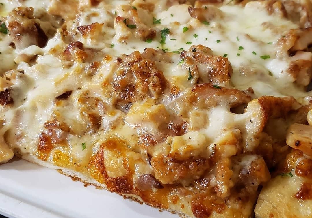 ctCrownPizza's tweet photo. Our Carbonara Pizza up close and personal.😋😁😚🍕
Local delivery to your door is always Free!🚘
#Pizza #CrownPizzaCT #eat #pizzaslice #carbonarapizza #pizzalove #203local #203Pizza #carbonara #ctbites #cteats #pizzeria #pizzatime #foodpix #bacon #pizzas #delicious #dailypizza https://t.co/iN5WjZJqJ1