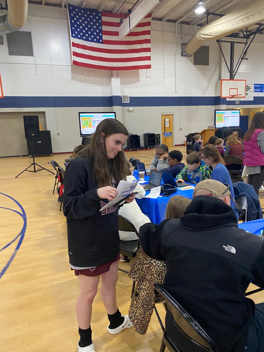 lisahervey's tweet photo. National Honor Society as #codingcoaches #FamilyCodeNightEWA #web4meEWA #thisisK4EWA #DLDay @EastWakeAcademy @EwahsP https://t.co/bkc1UjTTW6
