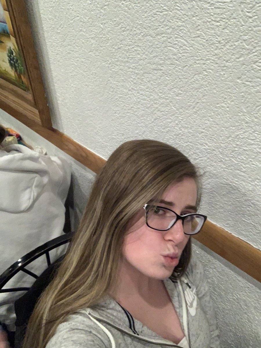 oohsglax's tweet photo. Post tryout dinner☝🏼🤠☝🏼😎 Cant wait for season to officially start🤪 #angles #mompose #letsgetit https://t.co/2d8P1DyvyX
