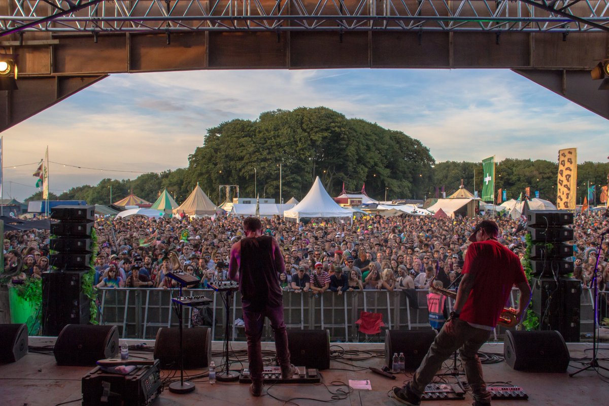 Second film fresh from the archive: <a href="/dub_fx/">Kevin Myles</a> full festival set from <a href="/BoomtownFair/">Boomtown Festival</a> in 2017, rocking the Windmill Stage with <a href="/Mr_Woodnote/">Mr Woodnote</a> and <a href="/SahidaApsara/">Sahida Apsara</a> ioinet.link/dubfxboomtown2… Thanks to the Boomtown staff for their awesome vibe, @convoymusicgrp and <a href="/KilaFaux/">KilaFaux</a>