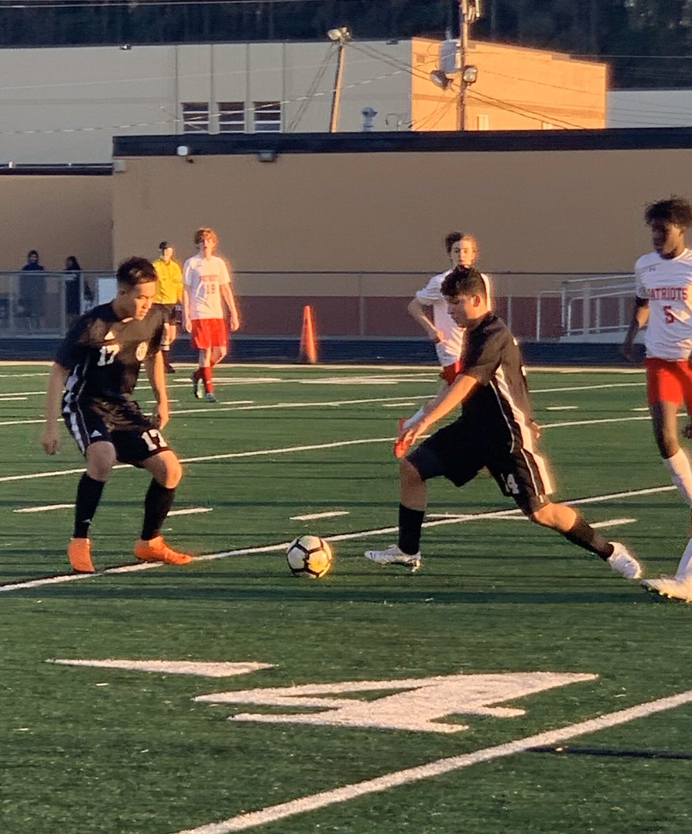 FCHSTigers's tweet photo. A Tiger #ROAR to our JV Soccer Team! #Winning exemplifying #ExcellenceInAllWeDo @FCHSTIGERSPORTS @1LPLZ 🖤💛 https://t.co/14GtyvZFvi