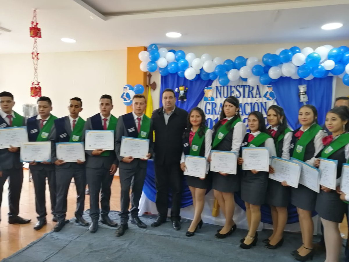 MiltonFabianAb1's tweet photo. HOY | La Unidad Educativa Latacunga de la parroquia Lluzhapa entrega 16 nuevos Bachilleres en Ciencias a la sociedad, estuvimos presentes para hacerles llegar nuestras felicitaciones y deseos de éxitos en sus metas propuestas. #SoyBachiller 
@magdasalazarg 
@EducacionZ7_Ec https://t.co/fYWtRwyCmb