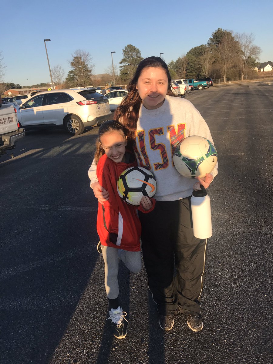 JacksonPaulBaer's tweet photo. Rylee’s first ever soccer practice, and Krista is the newest Coach Baer ♥️ @Kirsta_Rae #family #kids #soccerlife #lovemykids #lovemyfamily https://t.co/tPwS4SpBsS
