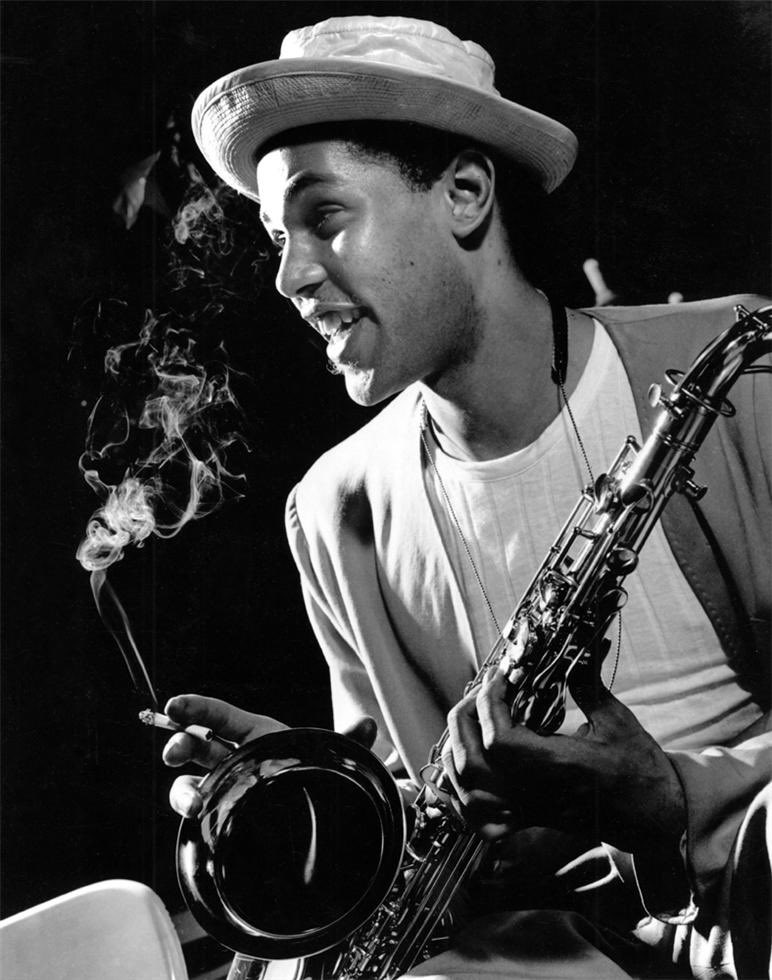 Happy birthday to #saxophonist Dexter Gordon, who was born Feb. 27, 1923. With a career spanning over 40 years, “Long Tall Dexter” was known for his big sound and humorous stage presence. #BlackHistory #jazz