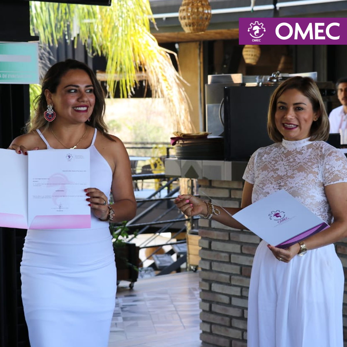 OMEC_Oaxaca's tweet photo. #OMEC | Toma de protesta de nuevas integrantes y del Consejo Directivo.
#OMEC #mujeres #empresarias #contructoras https://t.co/Dk3qLJIvhc