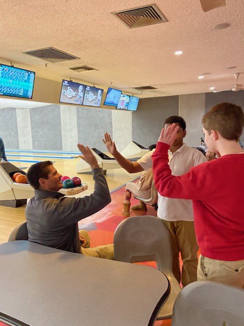 Bowling is right up our alley 🎳 #communityouting #funinoursparetime ⁦<a href="/SkylineJags/">Skyline Middle School</a>⁩ #HearUsRoar
