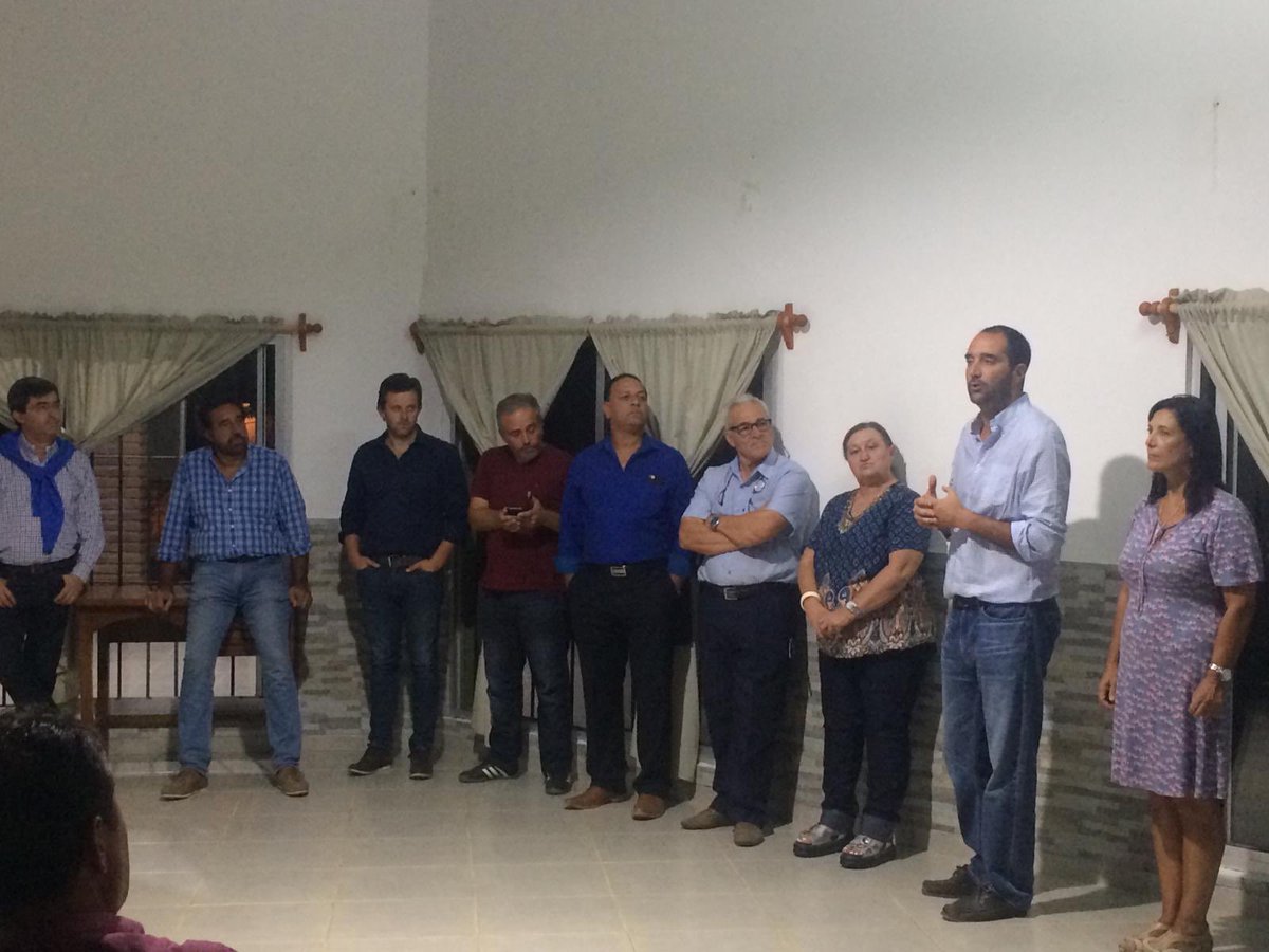 400Canelones's tweet photo. El candidato a Intendente de Canelones @ANiffouri400 sigue la recorrida, ahora por Barros Blancos. https://t.co/IouTOIVaPU