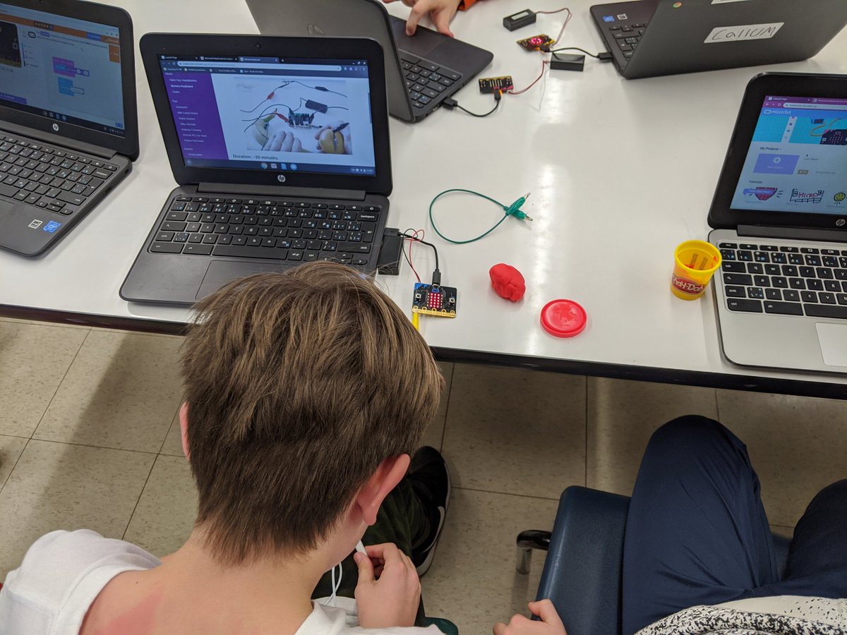 Our_HomeRoom's tweet photo. Today: @microbit_edu
Next week: #bBoards
THEN: animatronics! This project is going to be a blast, @MargoMacL.
@PresRoad @brilliant_labs https://t.co/CqBFsJqbXd