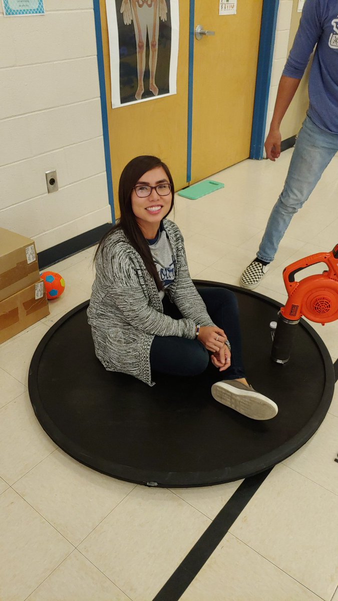 gillsmusic's tweet photo. Look at Ms. Pascual float!
#hoffmannsteam
@nisdhoffmann
@msjpascual https://t.co/YBHiu3e2qr