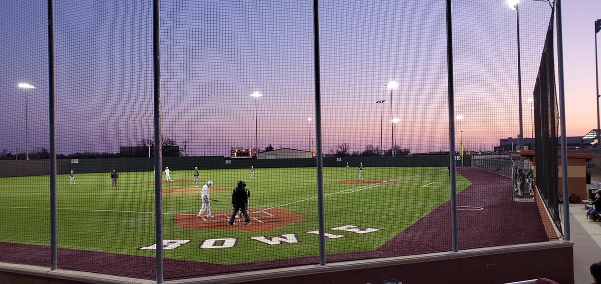 Bovinamenchaca's tweet photo. Enjoying another beautiful Texas Sunset and the Bowie Jackrabbits playing a great game against Iowa Park. Y'all come join us. #bowiebaseball #bowieisd #bowiehigh #proudjackrabbit https://t.co/w4MkyrNc7t
