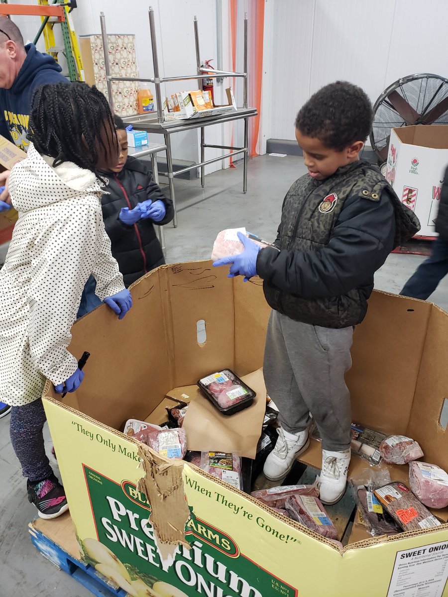 FBWilliams_'s tweet photo. Thanks to our PES K-Kids leaders L. Dashiell &amp; D. Jackson, the PES K-Kids visited the Maryland Food Bank in Salisbury MD.  They saw first hand how the PES canned food drive helps our community.  It was a great learning experience for everyone.  #CommunityService @WorcesterSystem https://t.co/HfYGfq1GMf