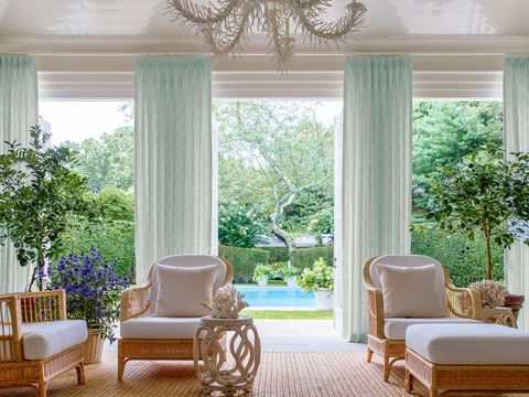 ReikoDesign's tweet photo. Design to let the light in! How to pick out the right window treatment: https://t.co/UevvVfAuRz @HouseBeautiful  #freshwindows #lightandbreezy https://t.co/UGHg3QYOQo