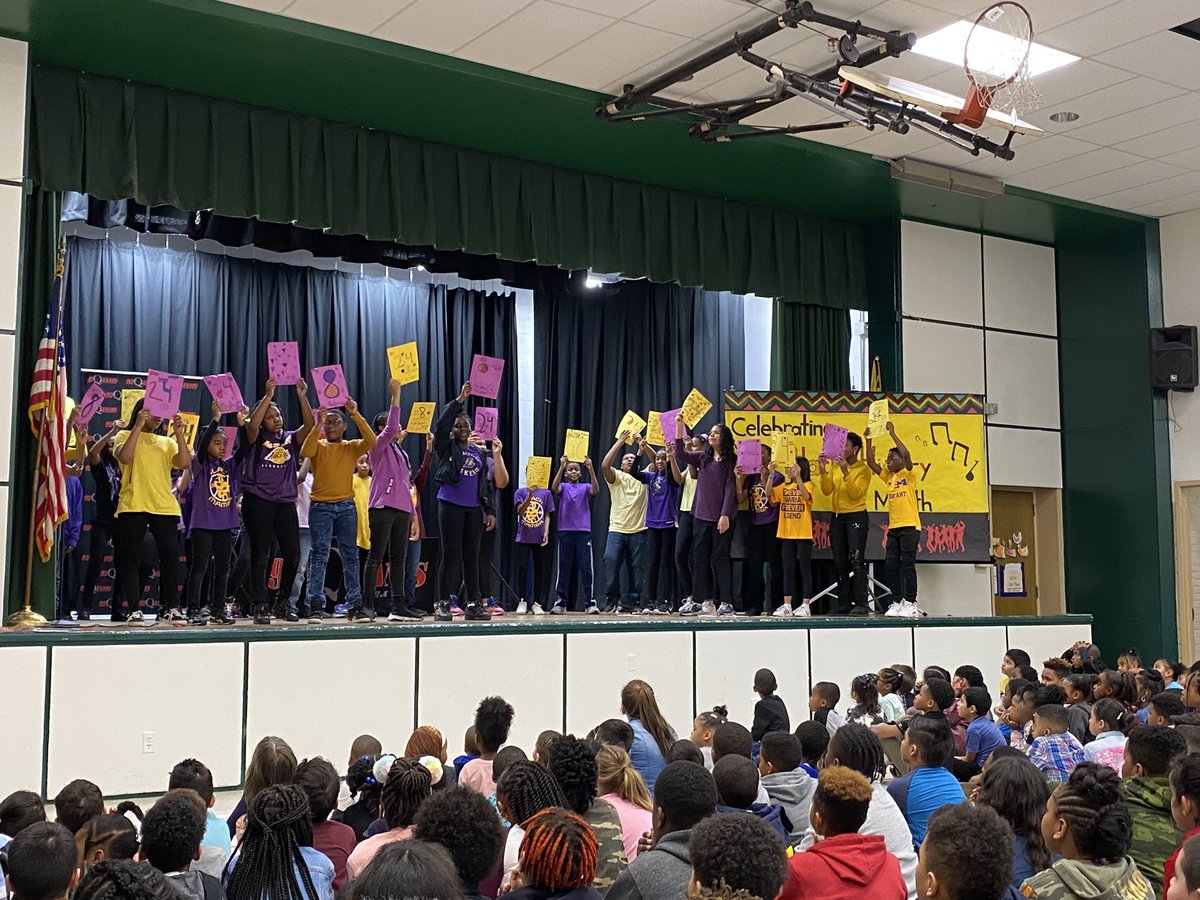MrsScott2nd's tweet image. Outstanding performance ⁦@EdHeightsES⁩! Students did a piece commemorating #KobeByrant🍎