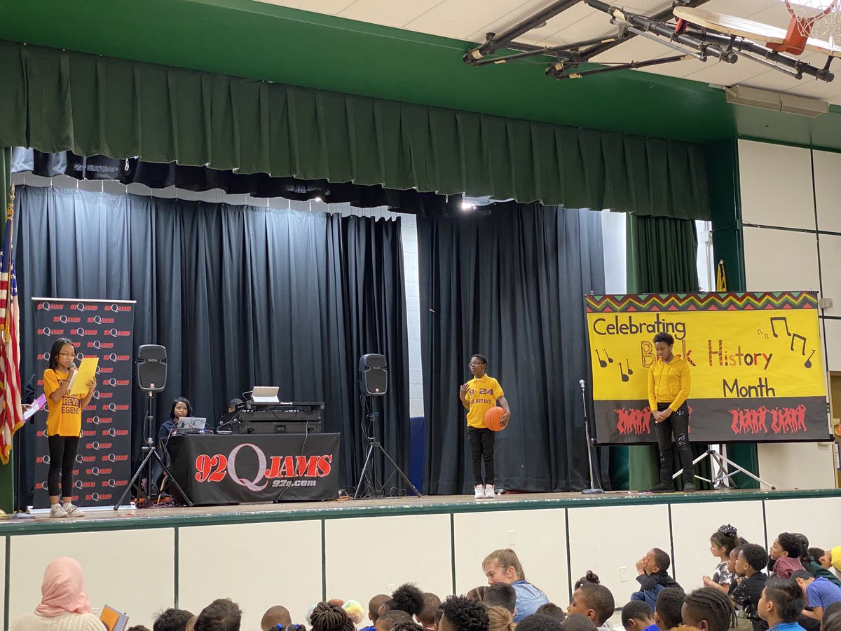 MrsScott2nd's tweet image. Outstanding performance ⁦@EdHeightsES⁩! Students did a piece commemorating #KobeByrant🍎