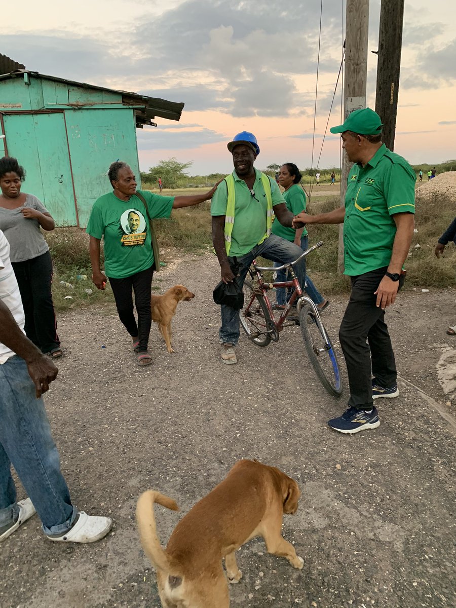 christufton's tweet photo. Touring for Charles (Jr) in Clarendon SE. Looking good. ✌🏽✌🏽✌🏽@pcharlesjr https://t.co/EeymUwBEfn