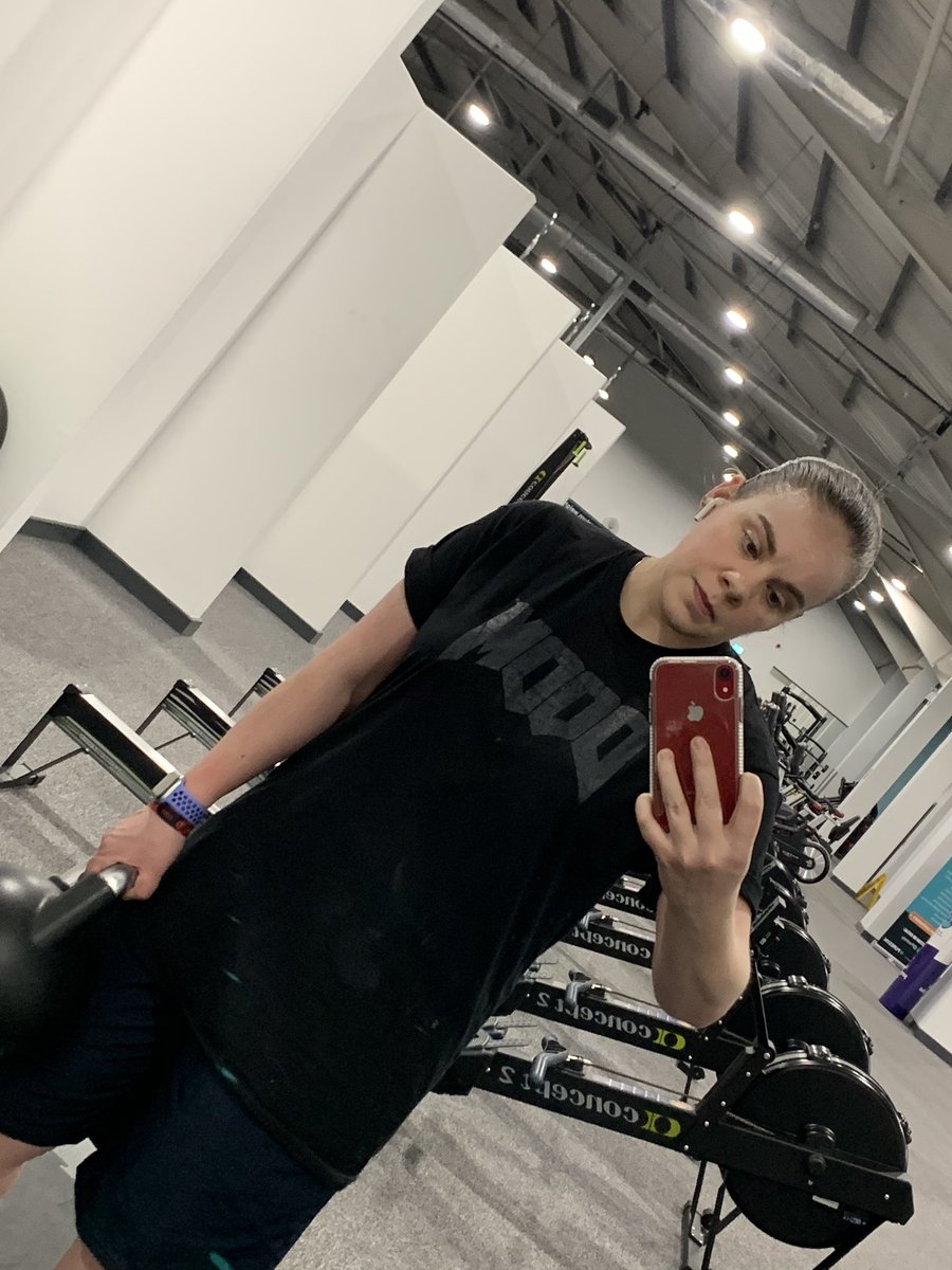 JustMeeVicky's tweet image. There are #GymSelfies and then they are #Doom Gym selfies....Thanks @DOOM and Slayers Club for the shirt 💪🏻💪🏻