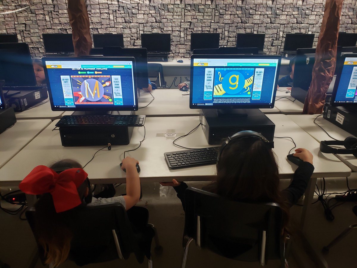 CISD_Curriculum's tweet photo. Santa Fe Elementary PK Students learning to use the mouse to trace the letters of the alphabet. #DigitalLearningDay #ComeWithMeNow #CISDALLIN #TechnologyisaTool https://t.co/YCUJQ1xXm2
