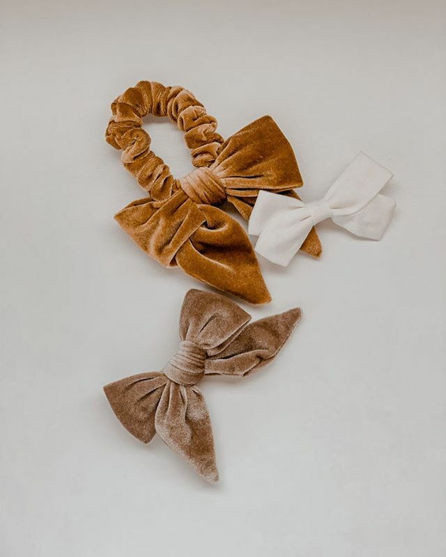 ambermstyles's tweet photo. My little girl is growing up! I brought these bows excited for the day when she has hair long enough to use them, imagining what colour it will be! These are so dang sweet and even though she can’t wear them in her silky honey hair yet- I’m still admirin… https://t.co/SEVkIP6Zpq https://t.co/cLk2k54H8u