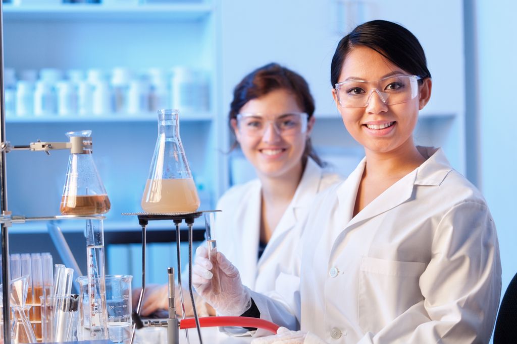 RACInational's tweet photo. Younger chemists are finding that just getting that degree isn't enough. They face challenges they feel poorly equipped to manage. In our March/April Chemistry in Australia, @Lady_Beaker &amp; @PhD_in_Training explore who are young chemists? #OzChem https://t.co/CXlCIlbAux https://t.co/mRsTvG3aMB