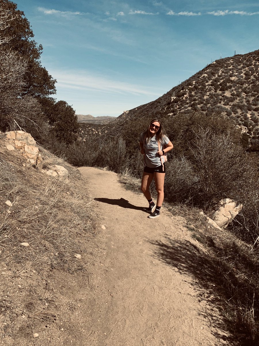 alexisss_908's tweet image. lost my running shoes, but that didn&apos;t stop me 🌿🌼 #chasingviews