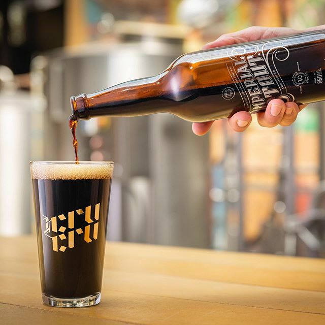 El año pasado, preparamos esta imperial stout con merkén (un 🌶 🇨🇱) junto con nuestros amigos de @cerveceriagranizo  de 🇨🇱, la dejamos descansar 10 meses en una barrica de whiskey. Solo hay 250 botellas de 660 ml. Y se van a vender en nuestro tap room… ift.tt/386pvGT