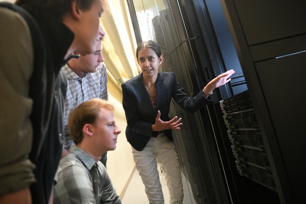 djtrivedi's tweet image. Introducing Paratpara (परात्पर, meaning Transcendence), a 16 nodes 512 CPU cores high performing computing cluster &amp;amp; vital member of Trivedi Research Group, with rest of the team! #HPC #ResearchIsFun @ClarksonPhysics (Photo by Steve Jacobs @ClarksonUPhotos) #ClarksonU #LetsGoTech