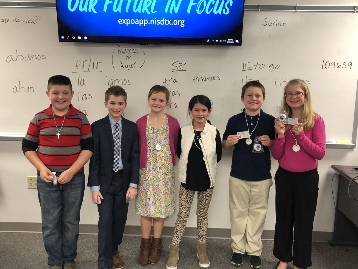 mrscruz_MTSS's tweet photo. These students did an AMAZING job tonight at #nisdexpo. We are very proud of them.  Hard work definitely paid off! @Abattyteacher @JustinJags https://t.co/hj4fypLlpf