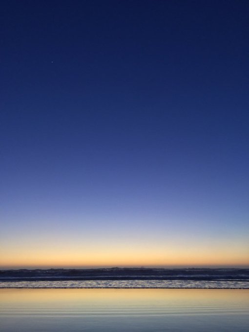 #TBT to Monday’s deep blue sky 20 minutes after sunset, on a clear evening at Ocean Beach.

#blue #deepBlue