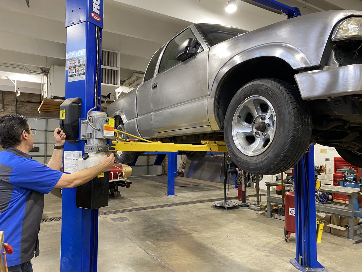 CreekviewAP's tweet photo. Etowah Automotive class restoring a Chevy truck from scratch. Students will build every part from the ground up! #realworld #relevance #ccsdctae https://t.co/Ll7kDJbd5h