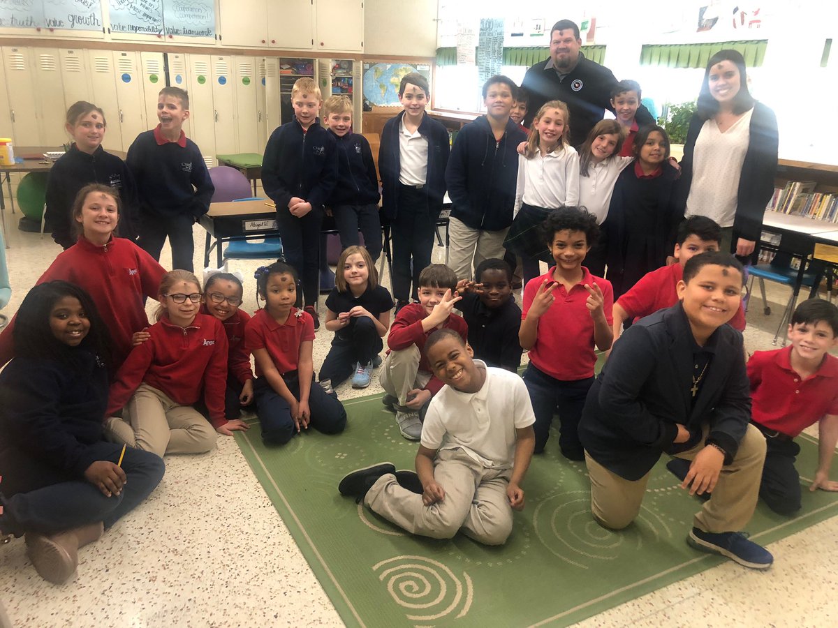 annunciationctk's tweet photo. Our 3rd grade Angels came together after Ash Wednesday mass to make a chain of our personal prayers. We split the prayer chain between the two classes and we will focus our Lenten prayer to include these special intentions! https://t.co/UmsbfzOHPC