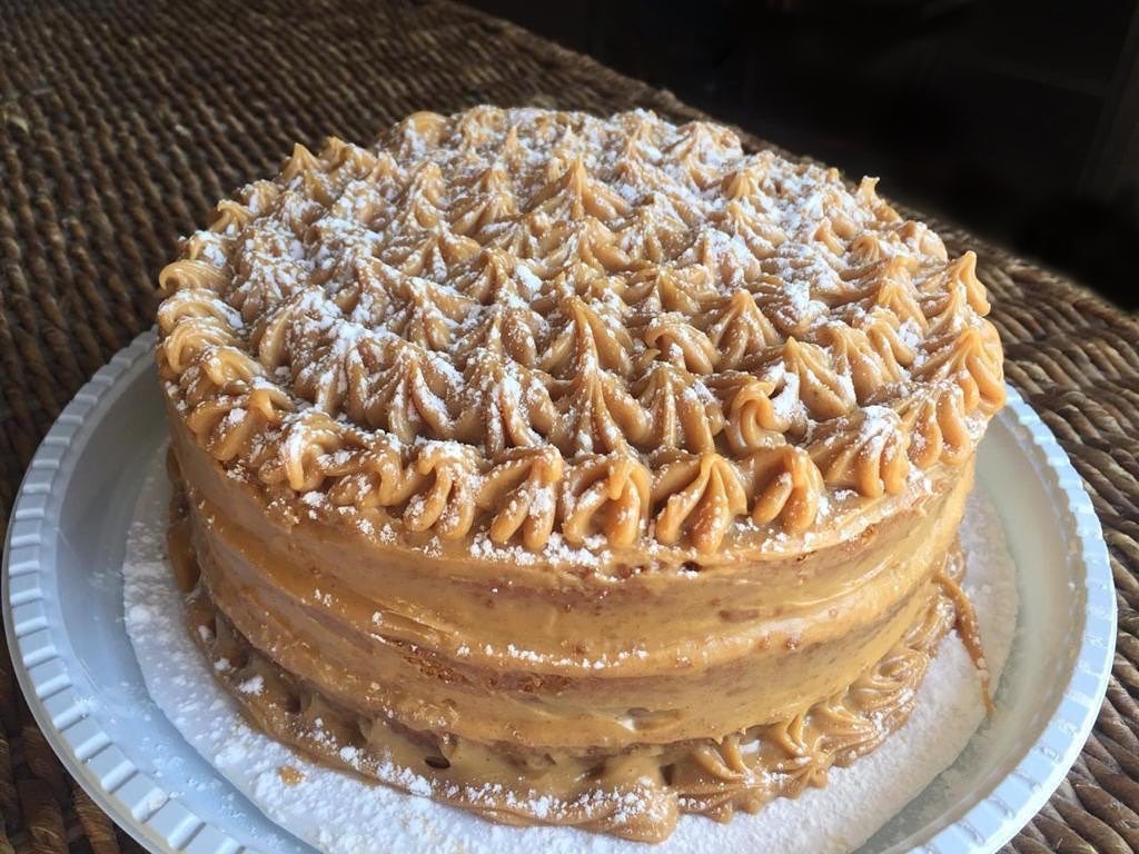 BeltranFood's tweet photo. BOLO DE CHURROS, uma forma deliciosa de comemorar uma data especial 
⠀⠀⠀⠀⠀⠀⠀⠀
Seu aniversário ta chegando e não sabe onde comprar um bolo incrível como esse ? Encomende já nosso bolo de churros e nós entregamos na porta da sua casa. O que está esperando pra provar ? https://t.co/wYC3PfLwD5