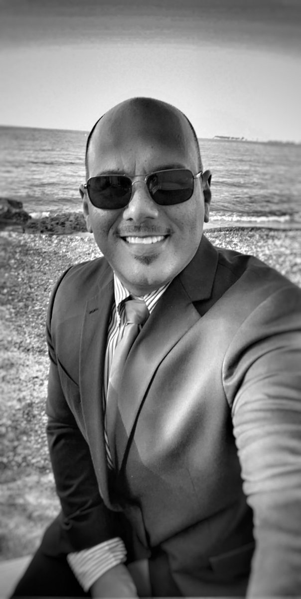CarlosFerrer_PR's tweet photo. Actitud de Modelo. Hay que vivir y disfrutar la vida al 100. Aún queda algo a los 50's https://t.co/GzM8ADhZrZ
