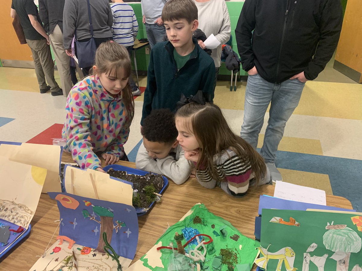 MrsSanchezCFES's tweet photo. Check out these 3rd graders discussing what they’ve learned throughout the year during @CFES_Wolves  STEM Night! https://t.co/pdpUGGkYLN