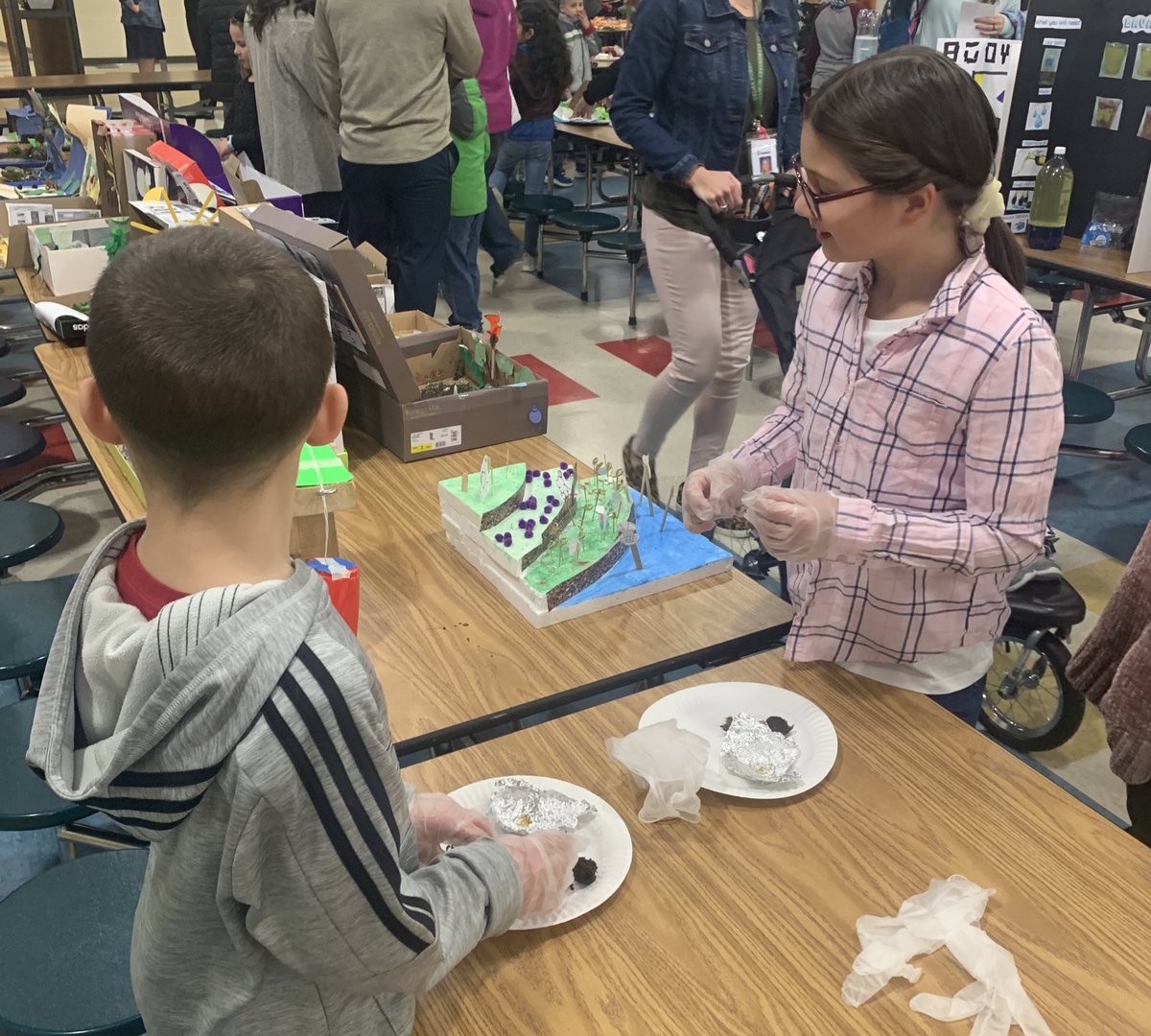 MrsSanchezCFES's tweet photo. Check out these 3rd graders discussing what they’ve learned throughout the year during @CFES_Wolves  STEM Night! https://t.co/pdpUGGkYLN