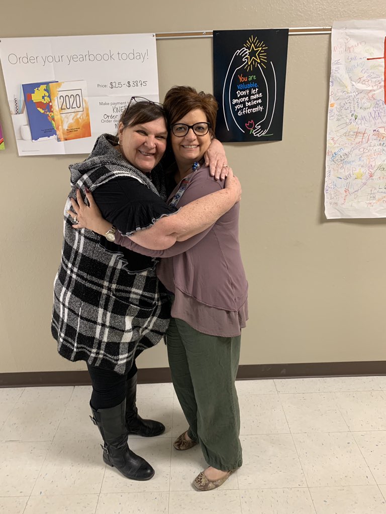 It takes a TEAM of great people to get Ms Morris to hug! ❤️my school!  #thinkbiglisd  <a href="/LampasasKWE/">Kline Whitis Elem</a> <a href="/TammyBurks51/">Tammy Marie Burks</a>