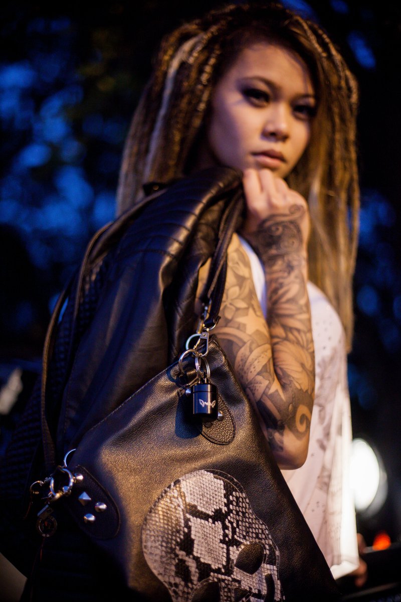 OriginalEarElf's tweet photo. Guitartists wanted https://t.co/79KtPAbynd #musiccity #sleeplessinthemotherhood #gardeniatattoomunro #livemusicfilming
#earplugs #rocknroller #instalike #livemusicperformance #hiphop #trendsoftheweek #musicianstyle https://t.co/y5QErZfNNh