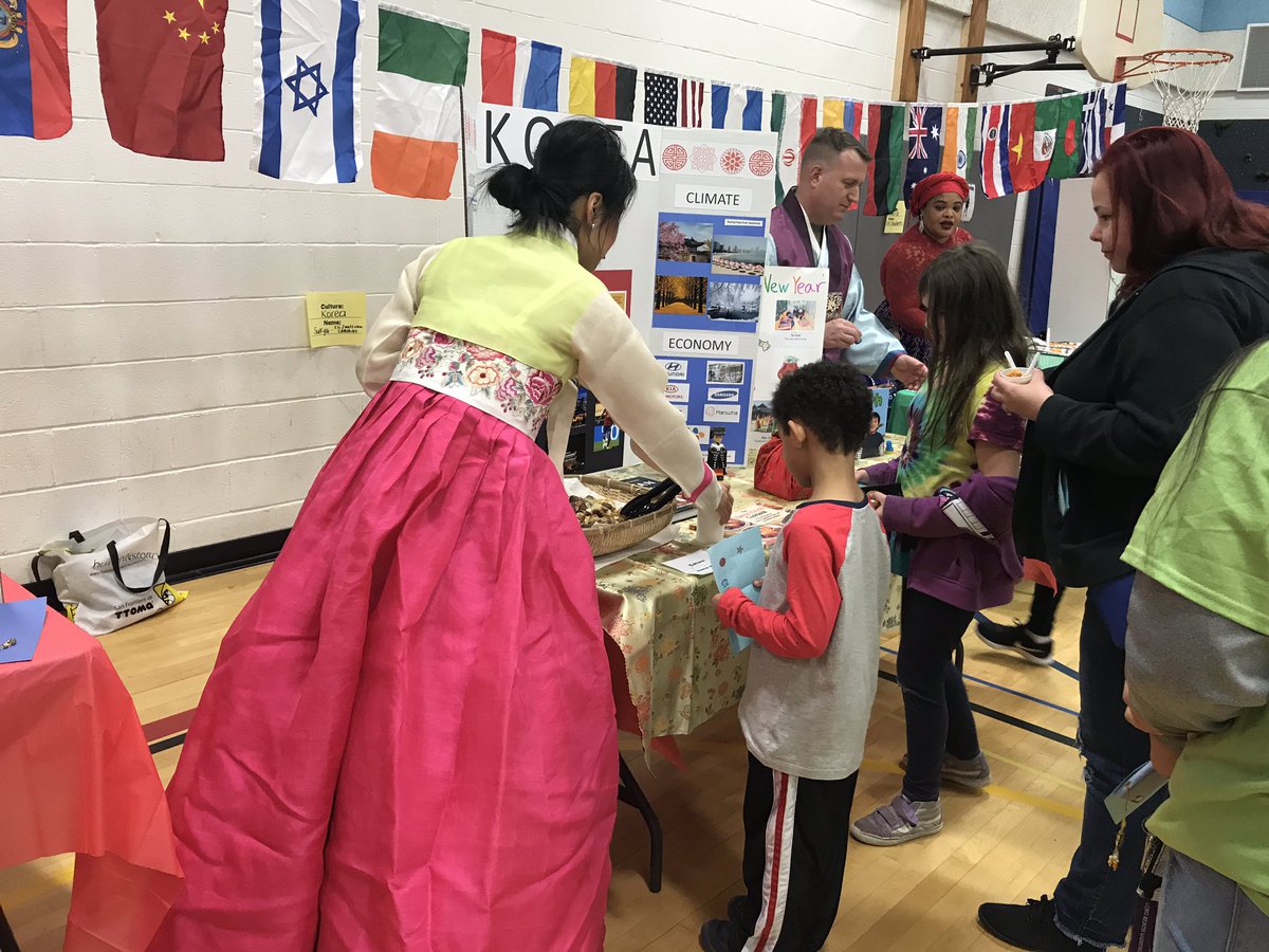 hcpss_dres's tweet photo. World Culture Day and Night at Deep Run!! https://t.co/kuA1Tte4rX
