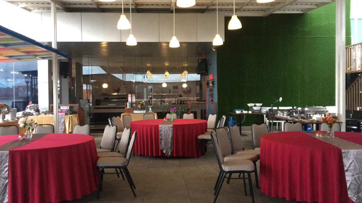 Yuk adakan meeting di area outdoor Lime Resto berada di Lantai 2. #Archipelagointernational #favehotels #favecilacap