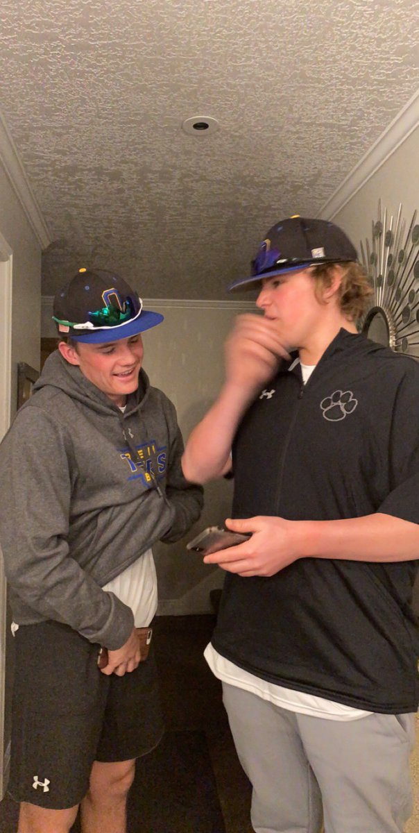TigerMomMelis22's tweet photo. We are ready for some Tiger baseball!!! Let’s get this season started. Double the games and double the fun this year. 💙💛⚾️💛💙 https://t.co/hhAhJy0PJI
