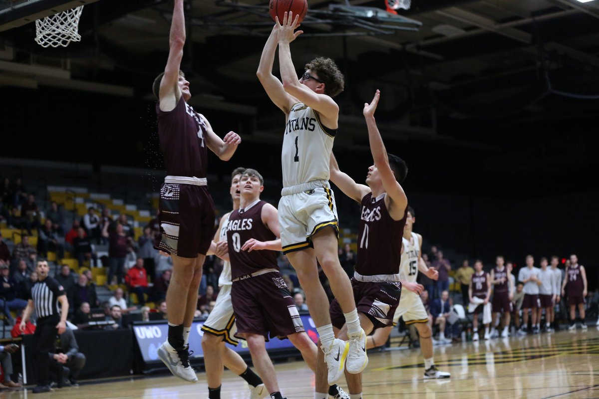 UWOshkoshTitans's tweet photo. FINAL: @UWOMBB 76, #20 UW-La Crosse 68 (OT).
WIAC Championship Semis

Jack Flynn 24 points, 12 rebounds &amp; 3 assists for Titans; Adam Fravert 23 points, 13 rebounds &amp; 3 assists; Will Mahoney 12 points.

UWO will host UW-Eau Claire for WIAC title at 9 pm Feb. 29.

#HailTitans https://t.co/4JPpKztRrP