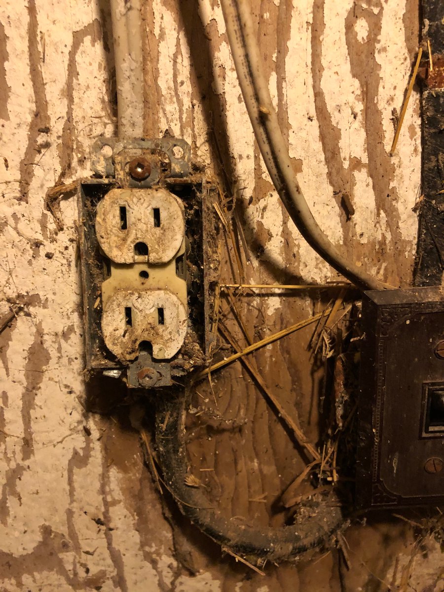 SWOXfire's tweet image. If you think that this type of wiring is safe in a barn, you would benefit from our Barn fire prevention workshop. Friday Feb 28,2020 9am-12pm. Mount Elgin Community Centre