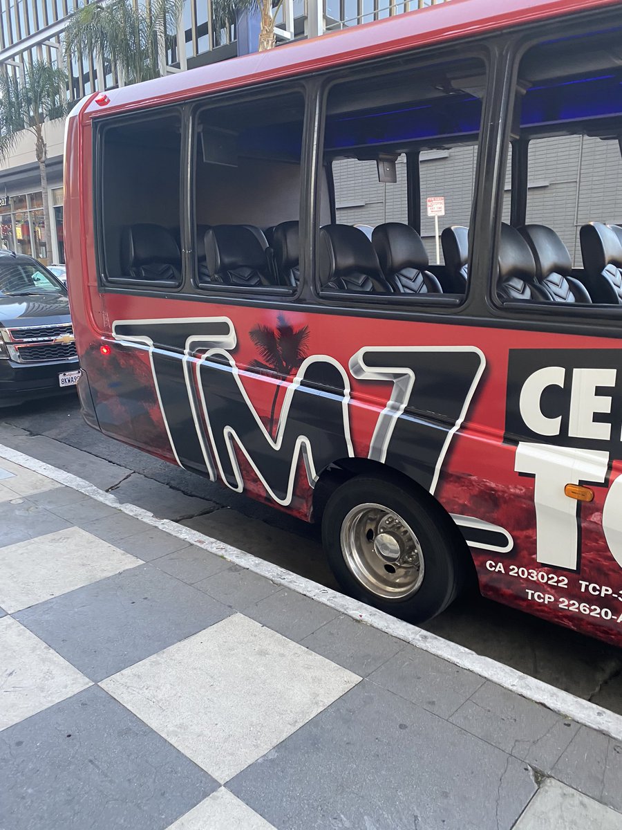 cheftomany's tweet photo. #tmz #tmzlive #tmztv #chefjamesrucker Chef James Rucker #California #LosAngeles #tmztour #tmzcelebritytour Celebrity Chef James Rucker Cooking on the road in California https://t.co/9TnXZZsrWG