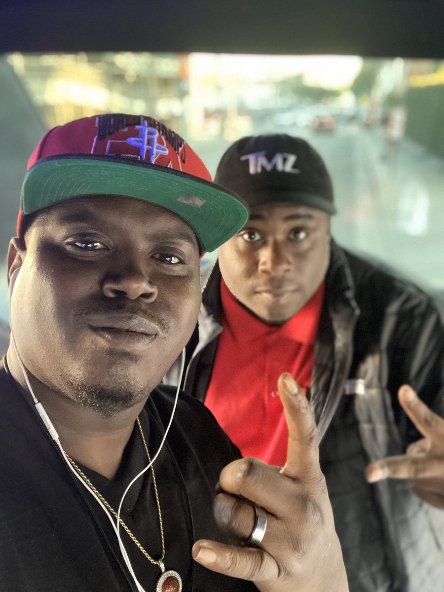 cheftomany's tweet photo. #tmz #tmzlive #tmztv #chefjamesrucker Chef James Rucker #California #LosAngeles #tmztour #tmzcelebritytour Celebrity Chef James Rucker Cooking on the road in California https://t.co/9TnXZZsrWG